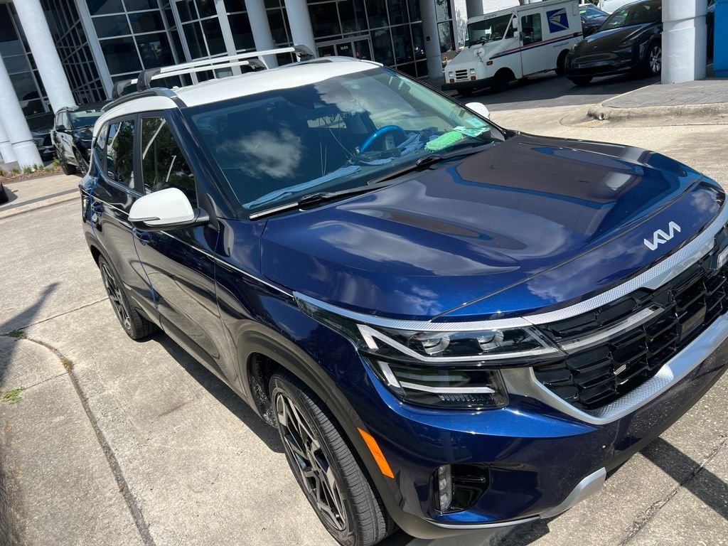 Used 2024 Blue Kia SX image 2