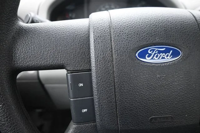 Used 2007 White Ford  image 21