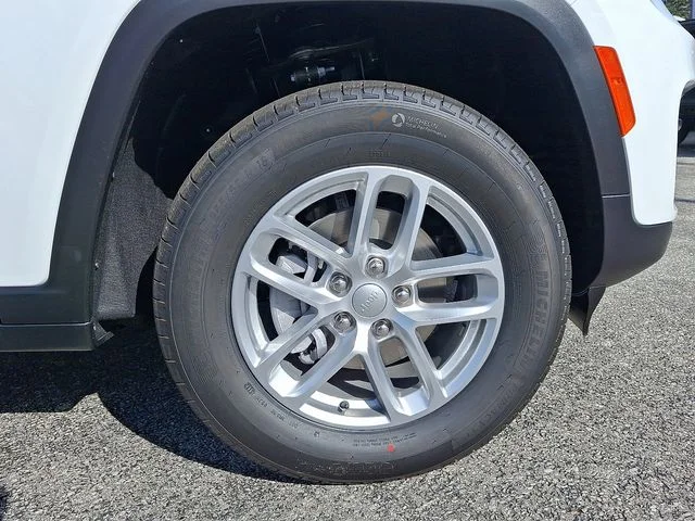 New 2025 White Jeep Laredo X image 9