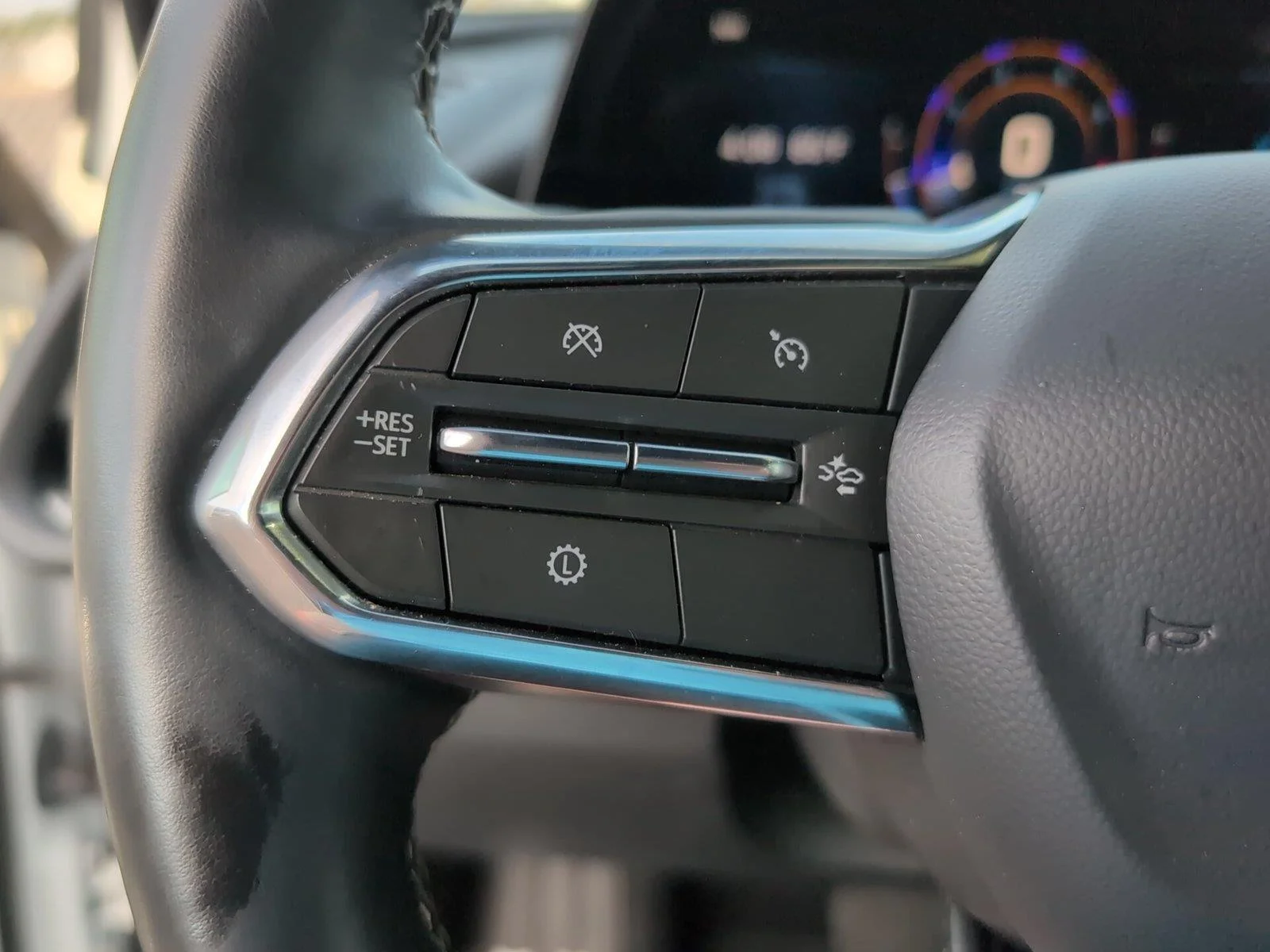 Used 2024 Downpour Metallic GMC SLE image 26