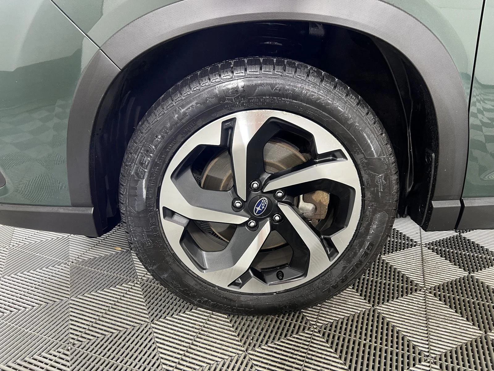 Used 2023 Cascade Green Silica Subaru Touring image 26