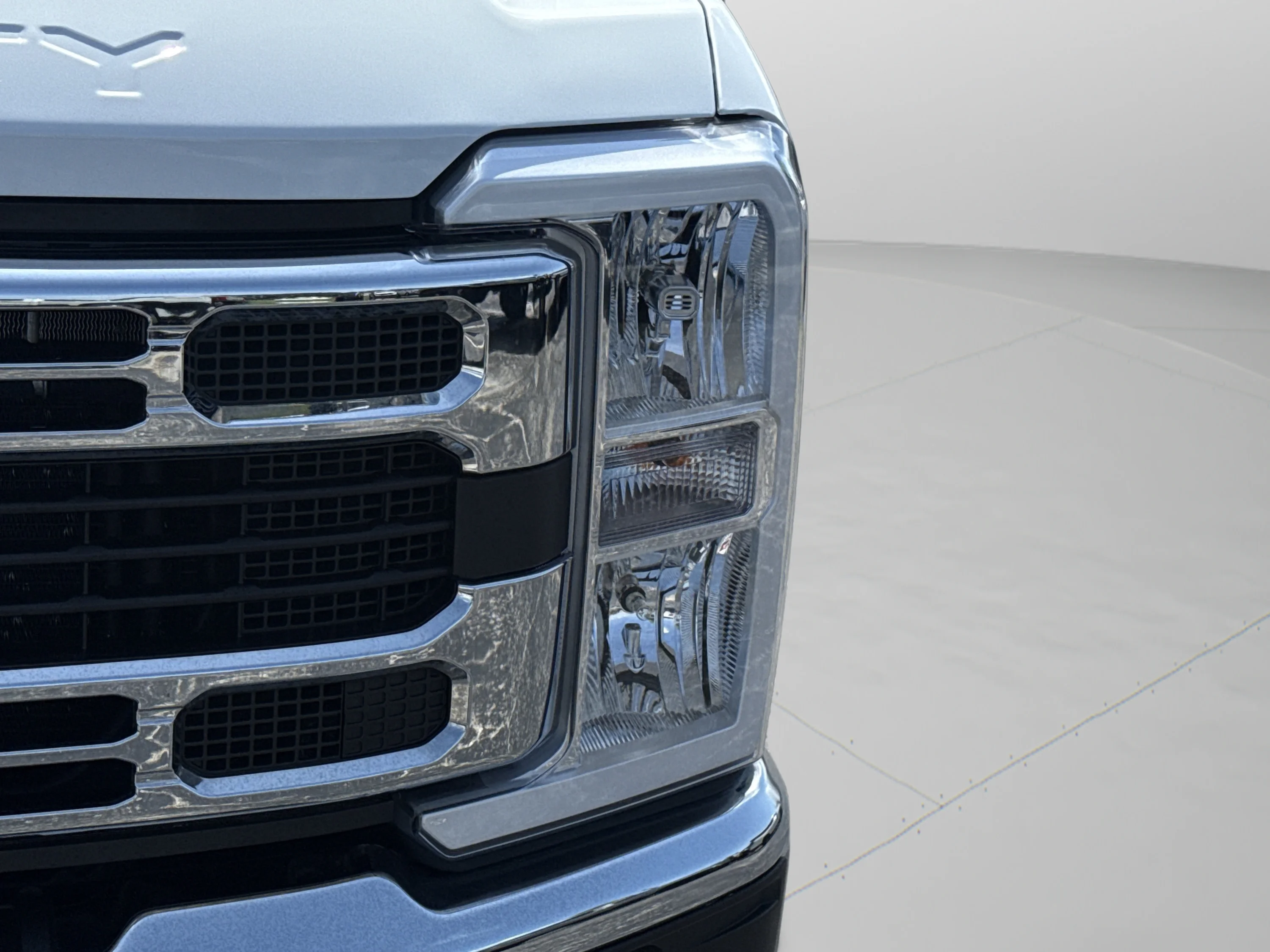 Used 2026 Oxford White Ford XLT image 17