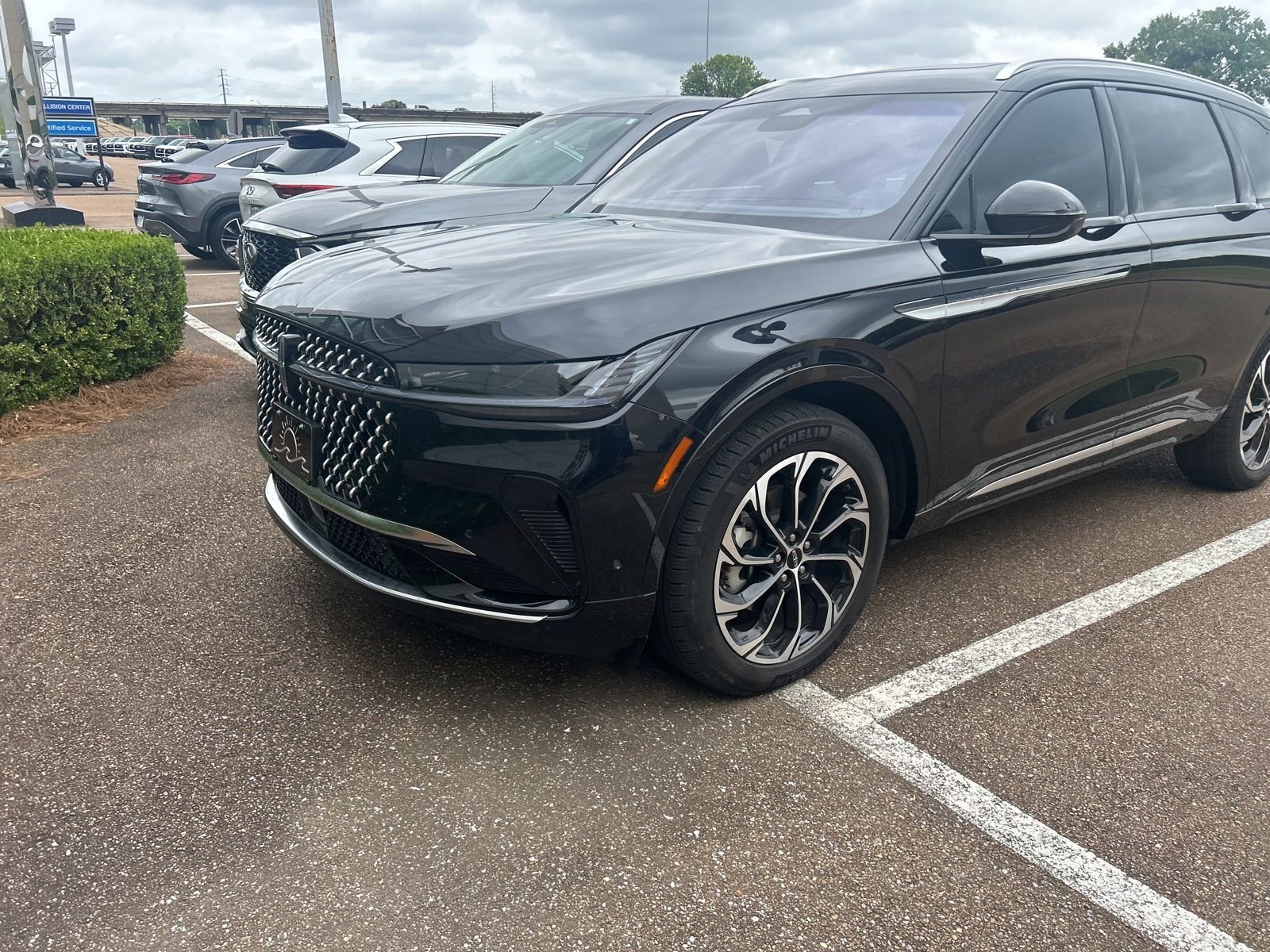 Used 2024 Black Lincoln Reserve image 4