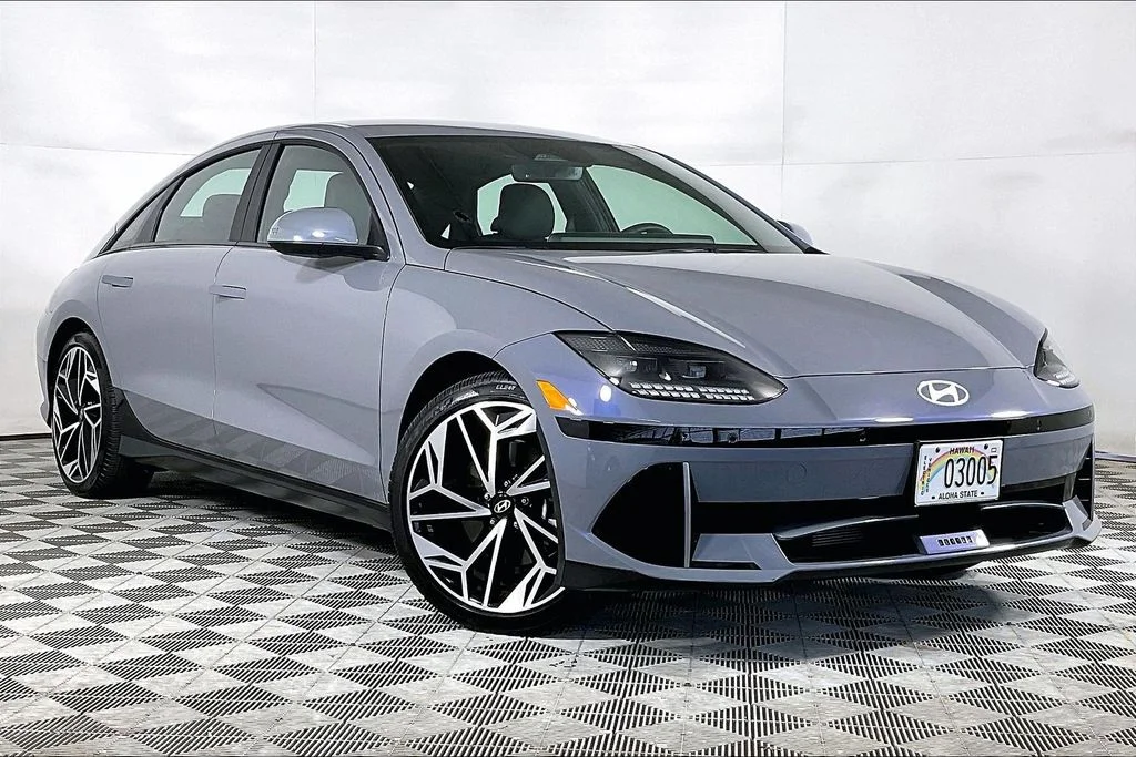 Used 2025 Blue Hyundai SEL image 12
