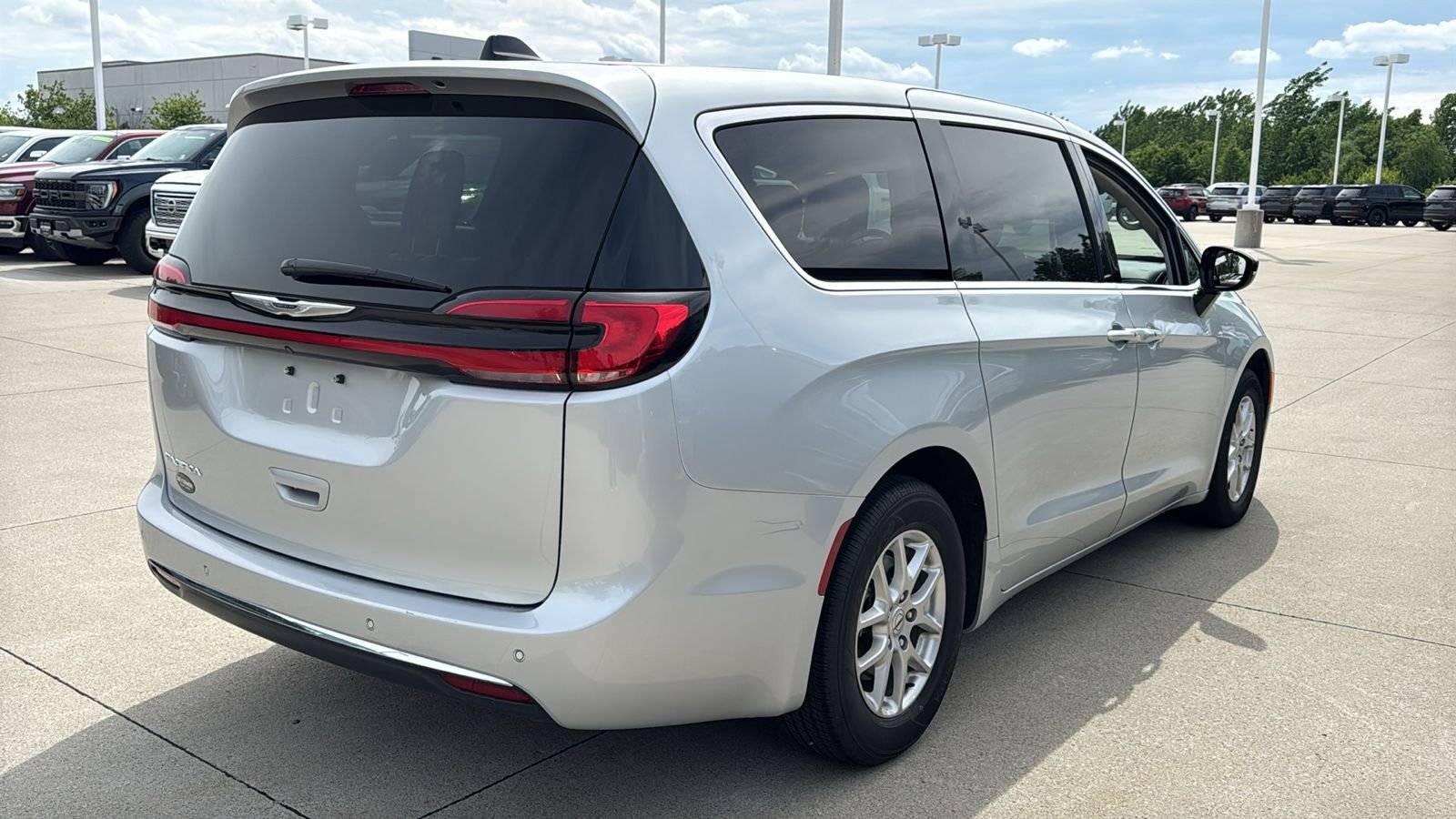 Used 2024 Silver Chrysler Touring L image 14