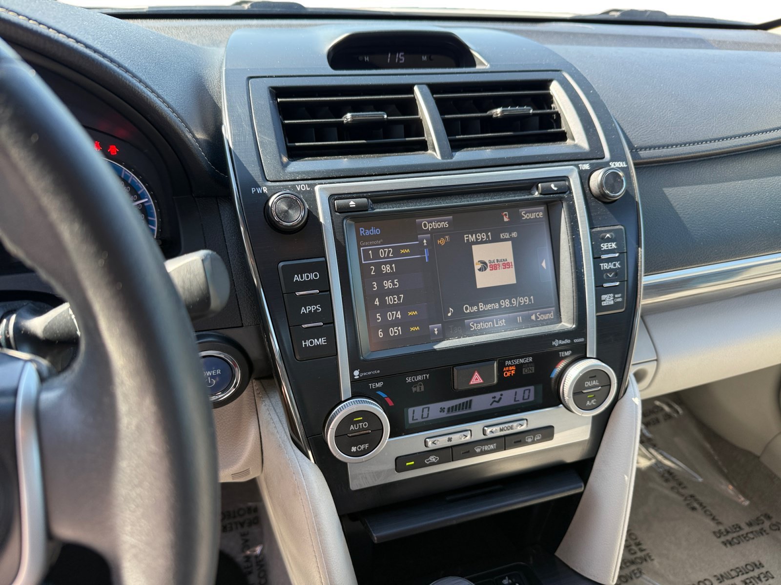Used 2014 Super White Toyota XLE image 12