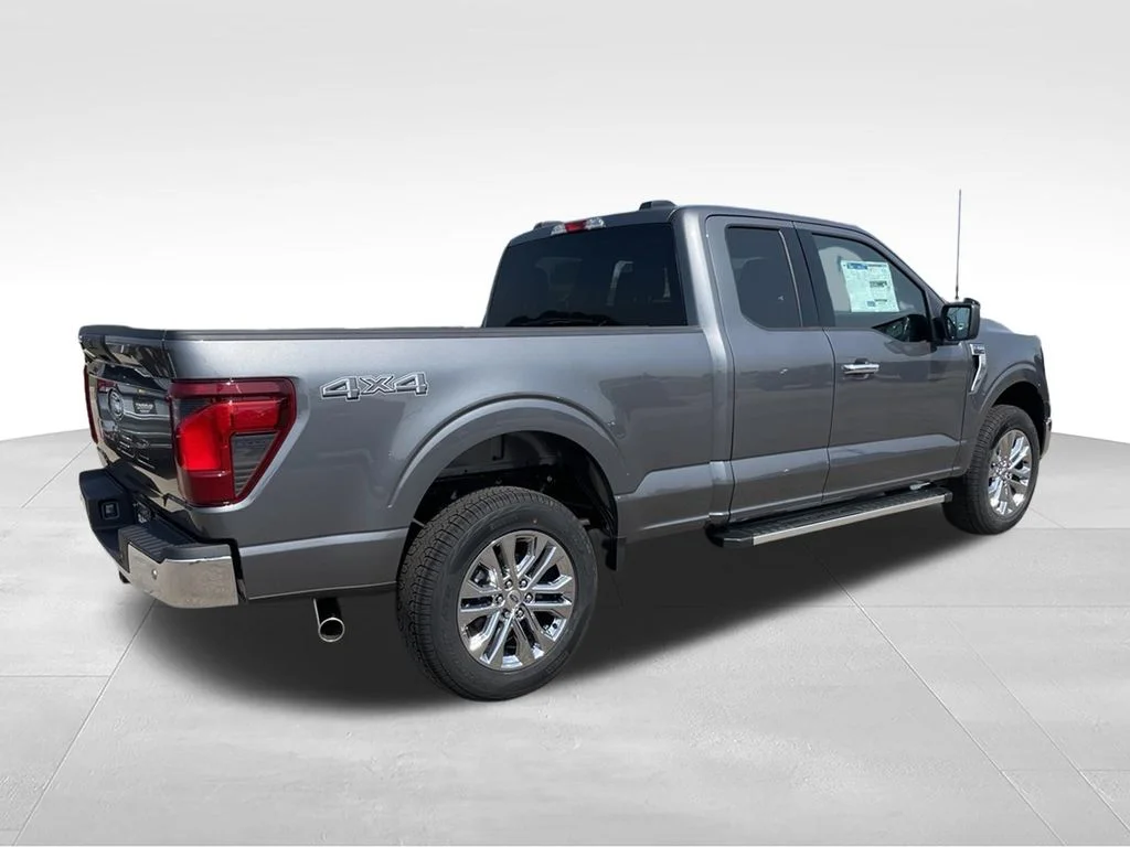 New 2026 Carbonized Gray Metallic Ford XLT image 4