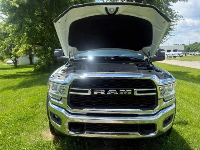 New 2024 Bright White Clear-Coat Exterior Paint RAM TRADESMAN image 51