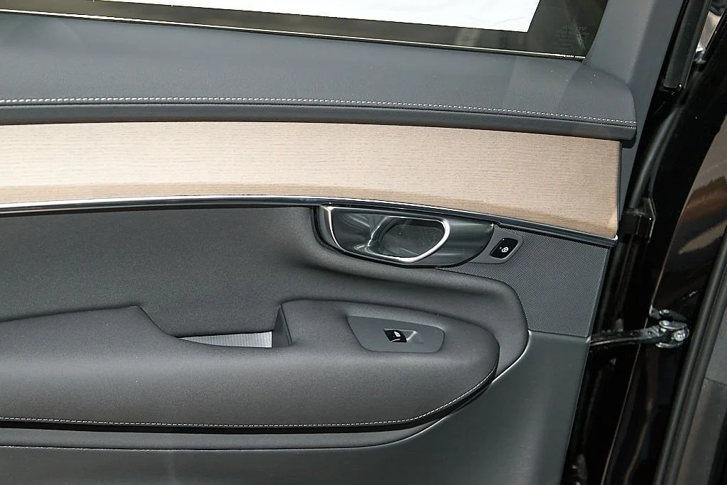 New 2026 Onyx Black Volvo Plus image 19