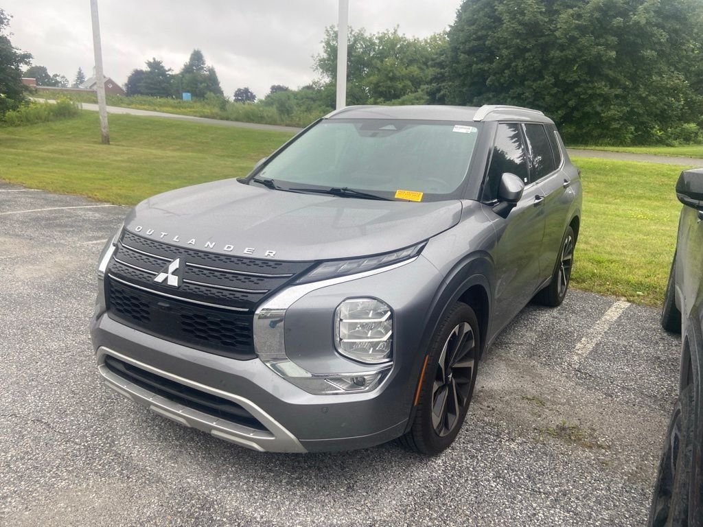 Used 2022 Gray Mitsubishi SEL image 3
