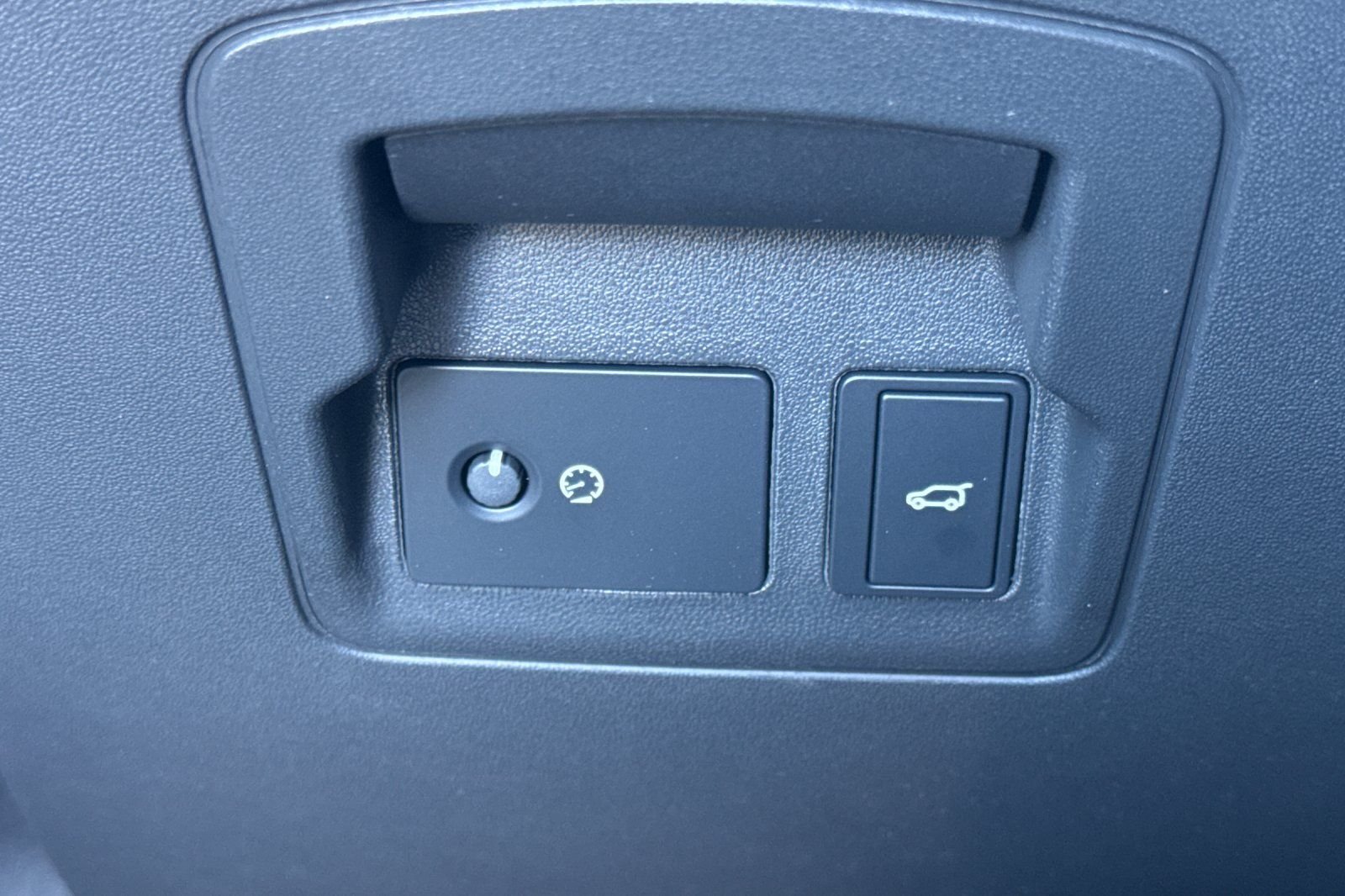 New 2026 Santorini Black Land Rover S image 32