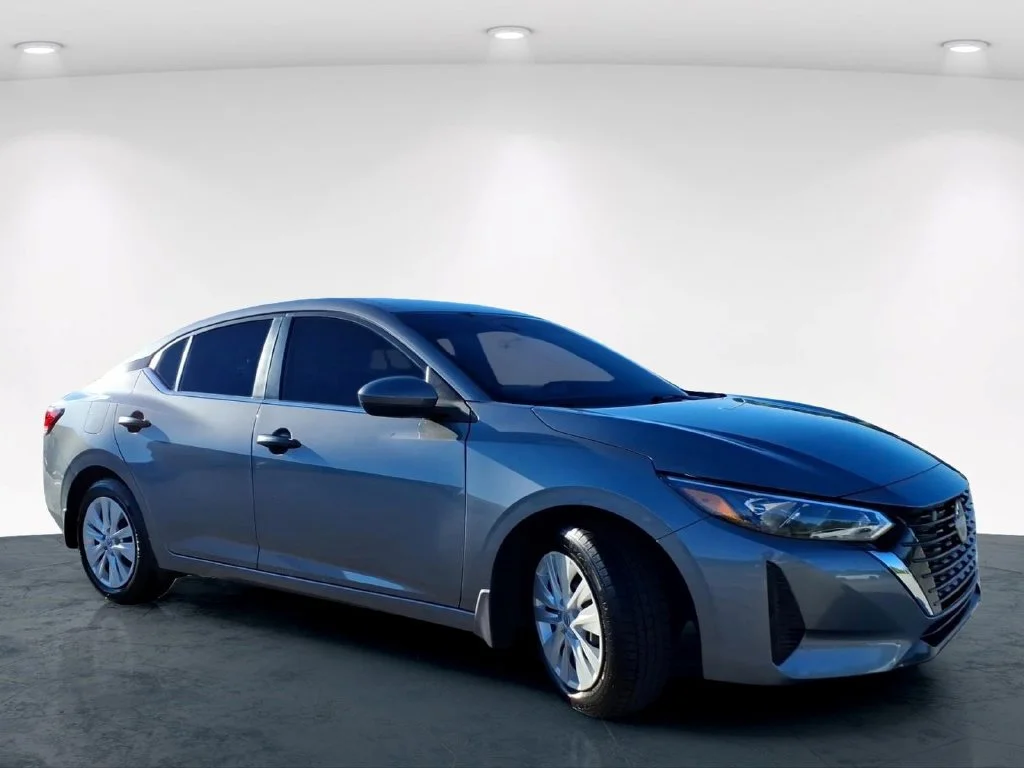 Used 2024 Gray Nissan S image 5