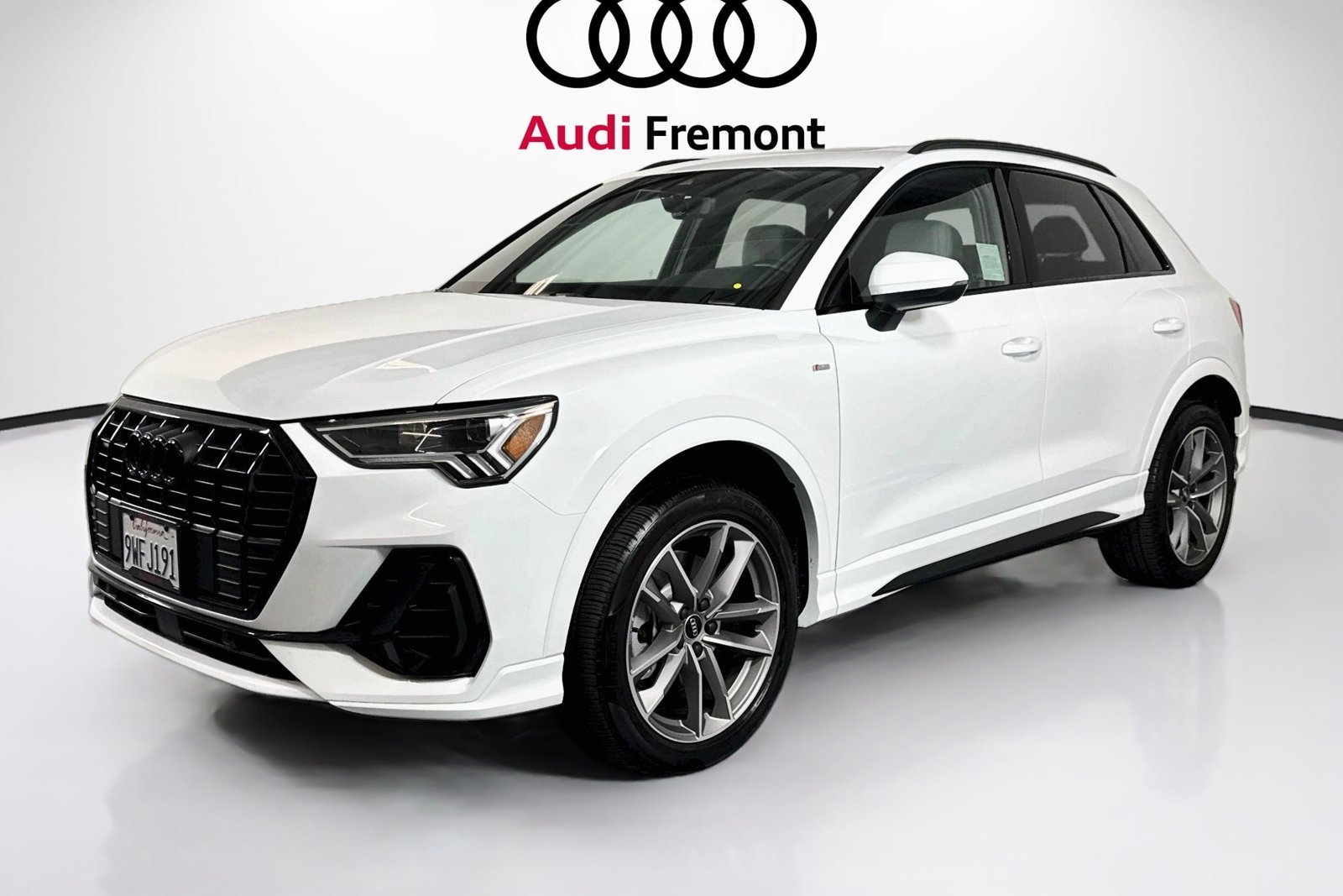 Used 2025  Audi S line Premium image 3