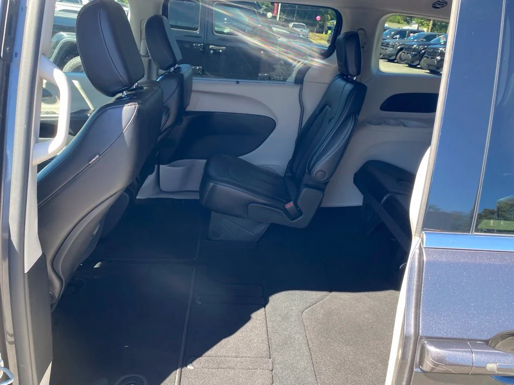 Used 2023 Gray Chrysler Touring L image 8