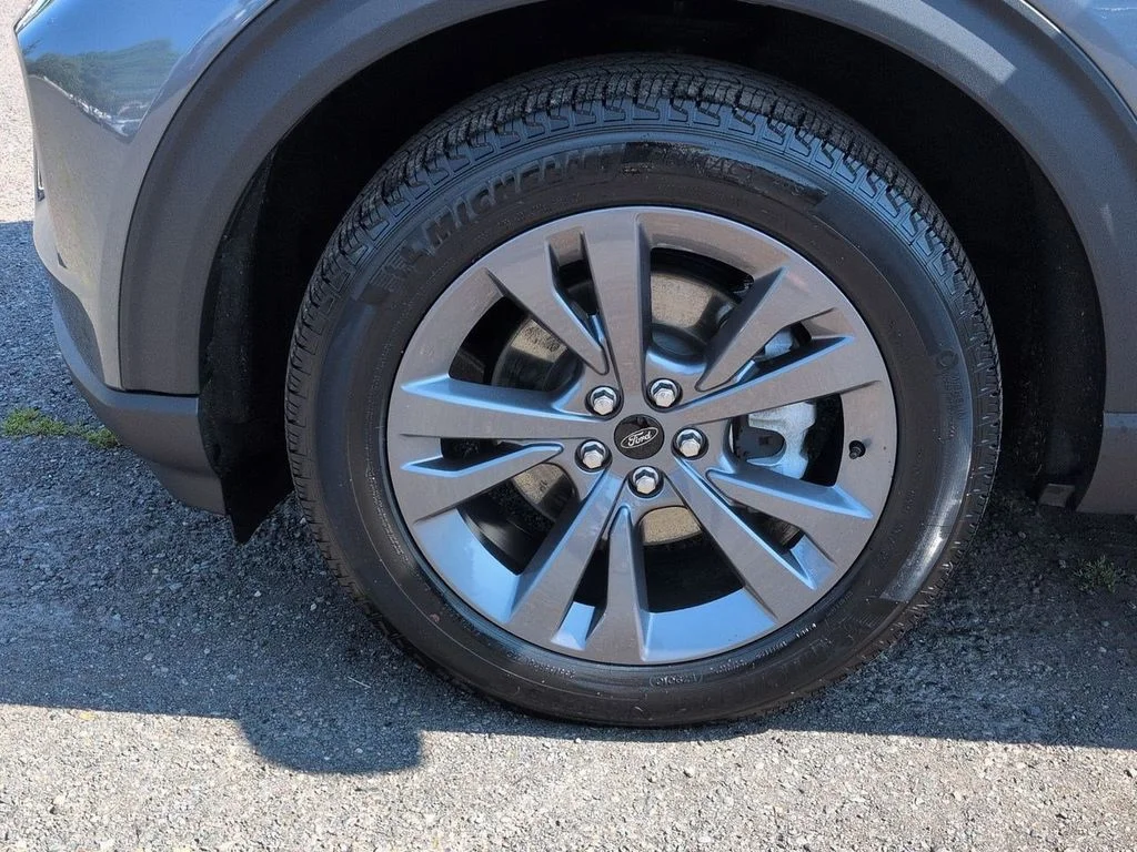 Used 2023 Gray Metallic Ford XLT image 33