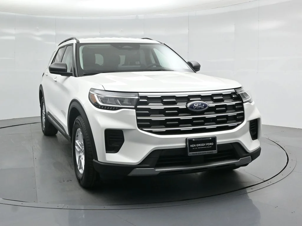 New 2026 Star White Metallic Tri-Coat Ford Active image 55