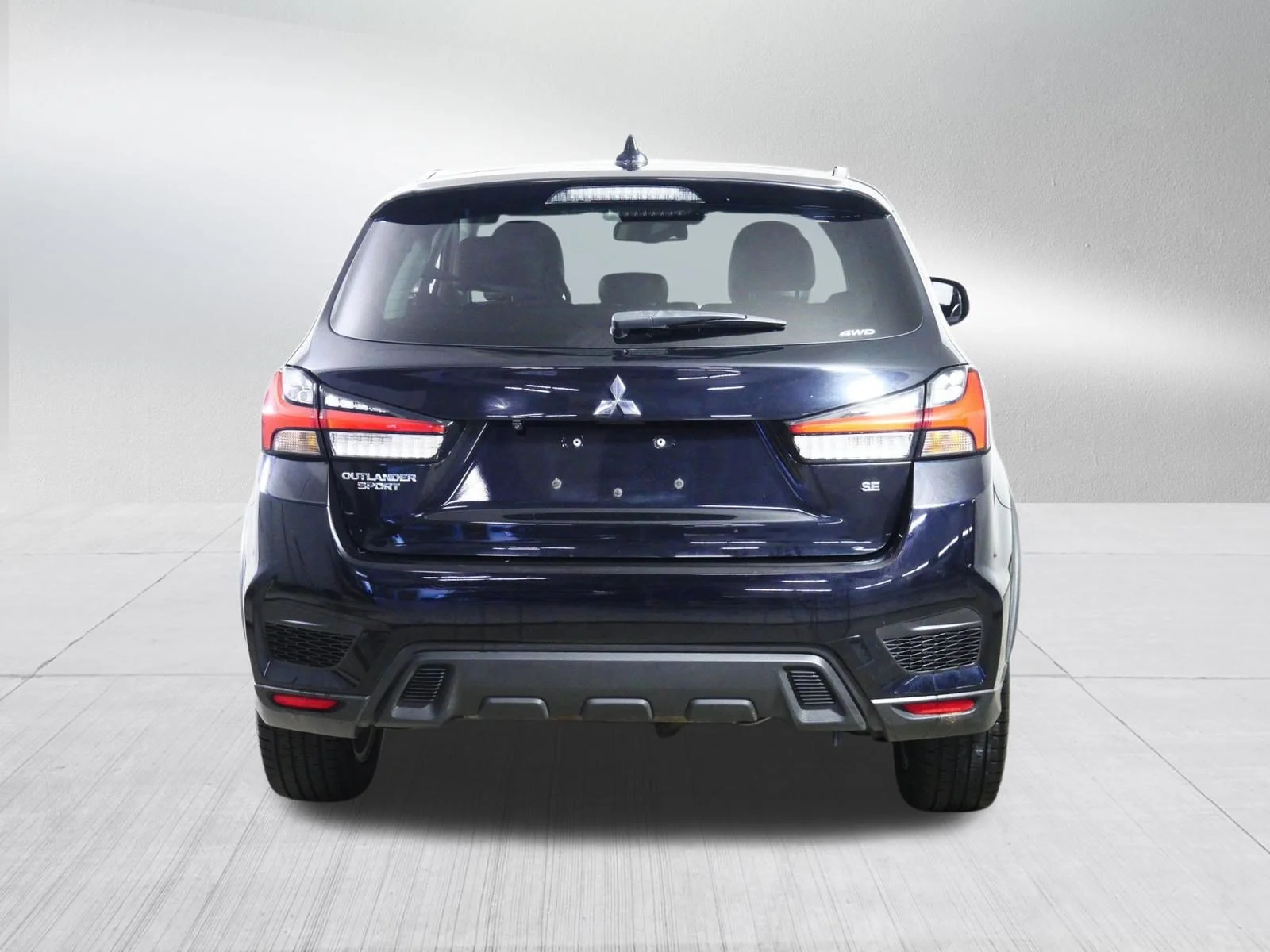 Used 2024 Labrador Black Pearl Mitsubishi SE image 6