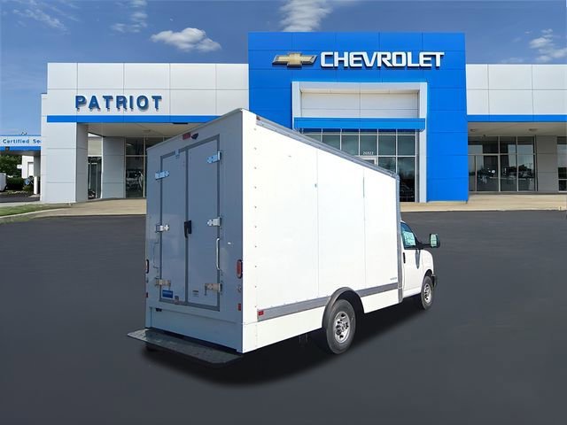New 2025 Summit White Chevrolet 1WT image 11