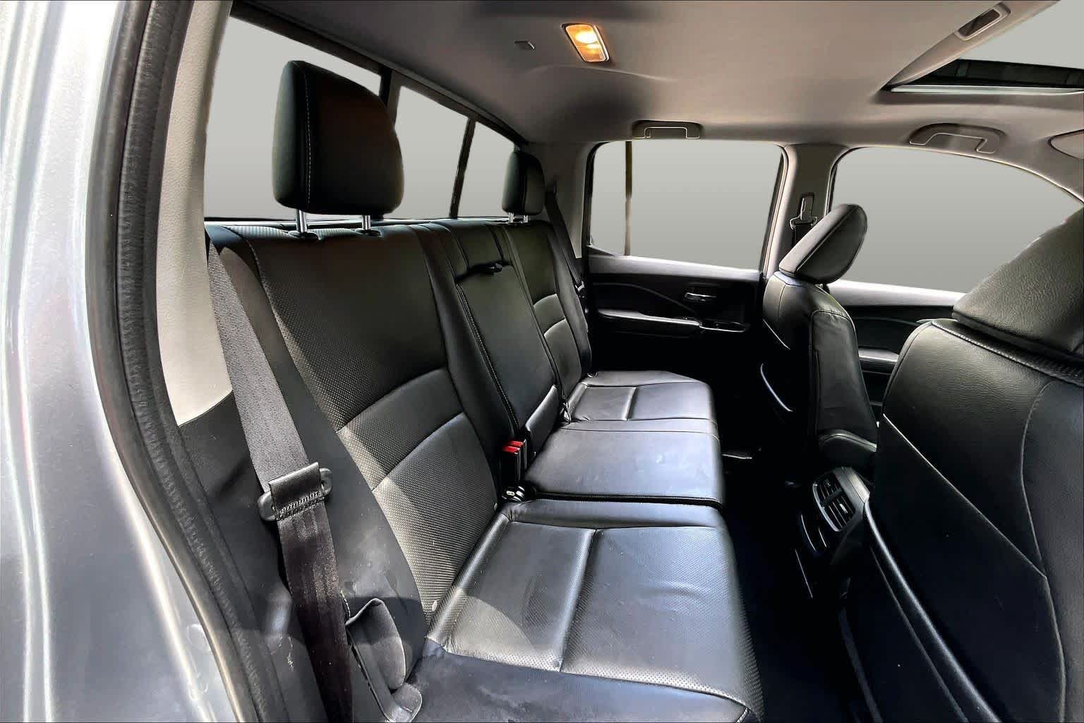 Used 2019 Lunar Silver Metallic Honda RTL-T image 21