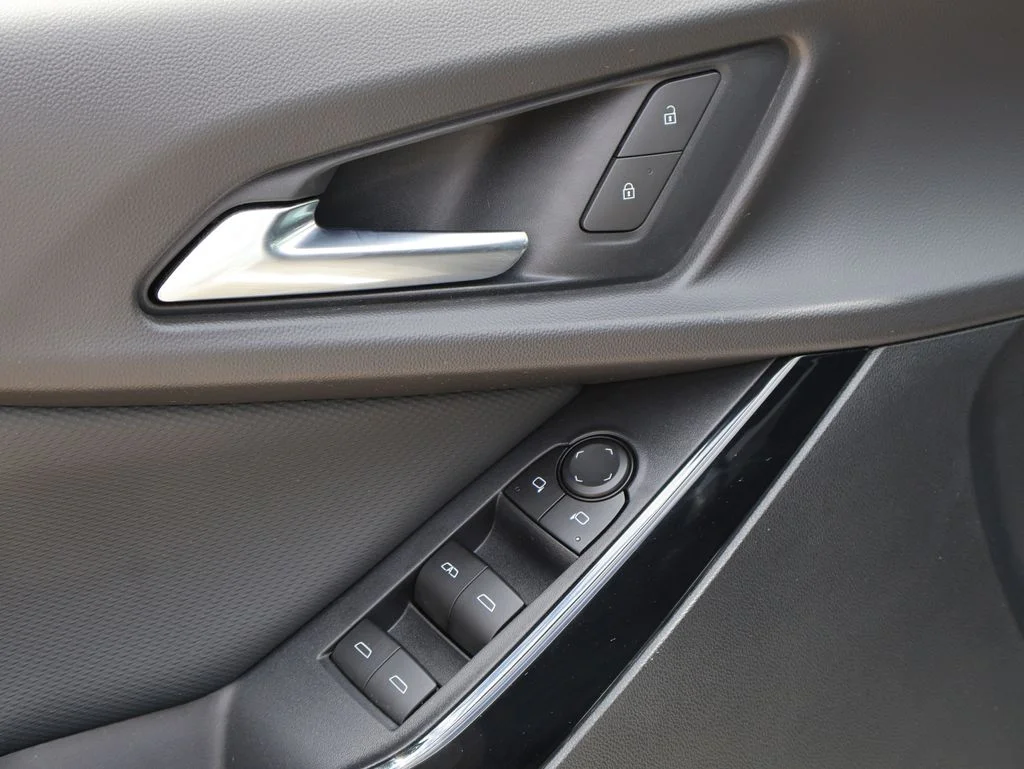 Used 2026 Summit White Chevrolet LT image 21