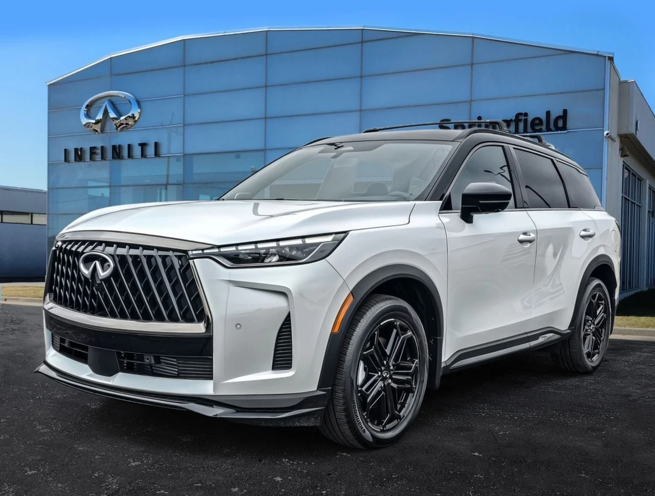 New 2027 2T RAD WHT INFINITI Sport AWD image 3