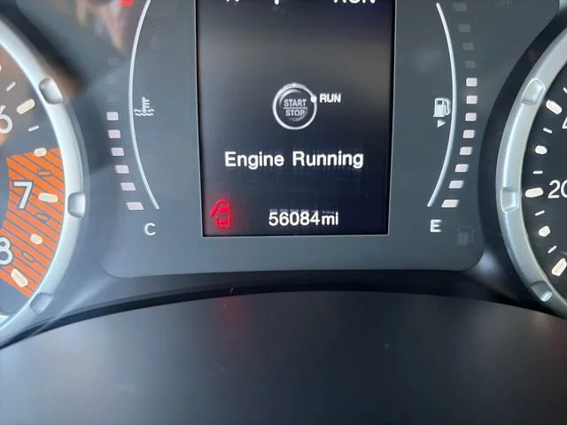 Used 2023  Jeep Latitude image 3