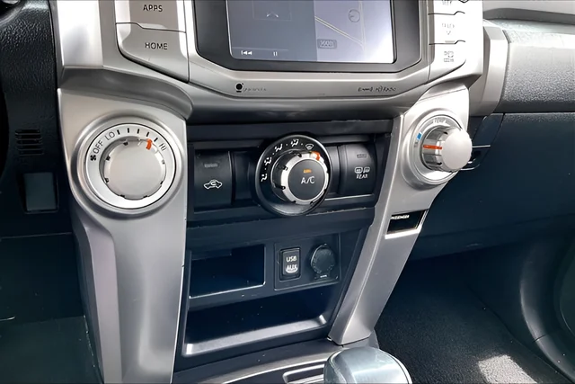 Used 2016 White Toyota SR5 image 22