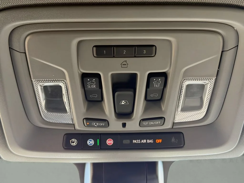 Used 2022 Onyx Black GMC Denali DRW image 22