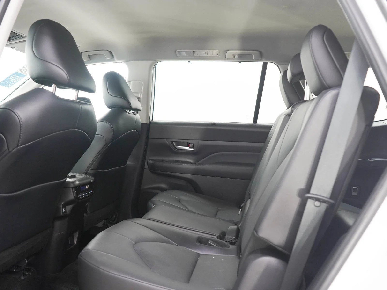 Used 2025  Toyota XLE image 15