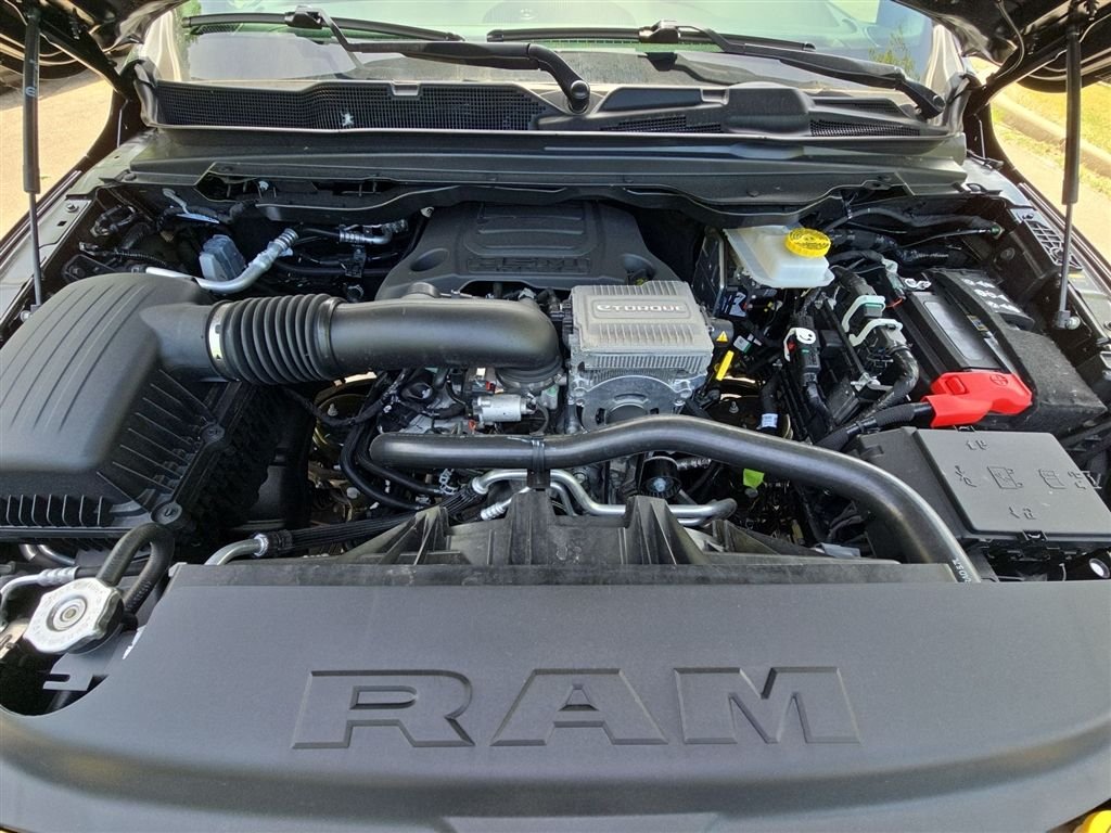 New 2026 Diamond Black Crystal Pearl-Coat Exterior Paint RAM Big Horn/Lone Star image 10