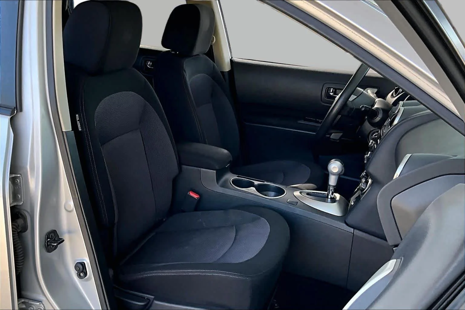 Used 2013 Brilliant Silver Nissan SV image 9