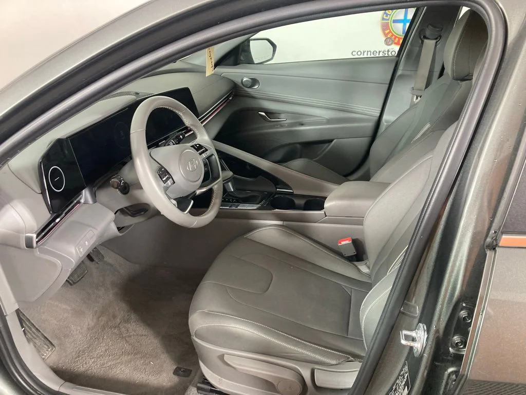 Used 2025 Gray Hyundai SEL Convenience image 12
