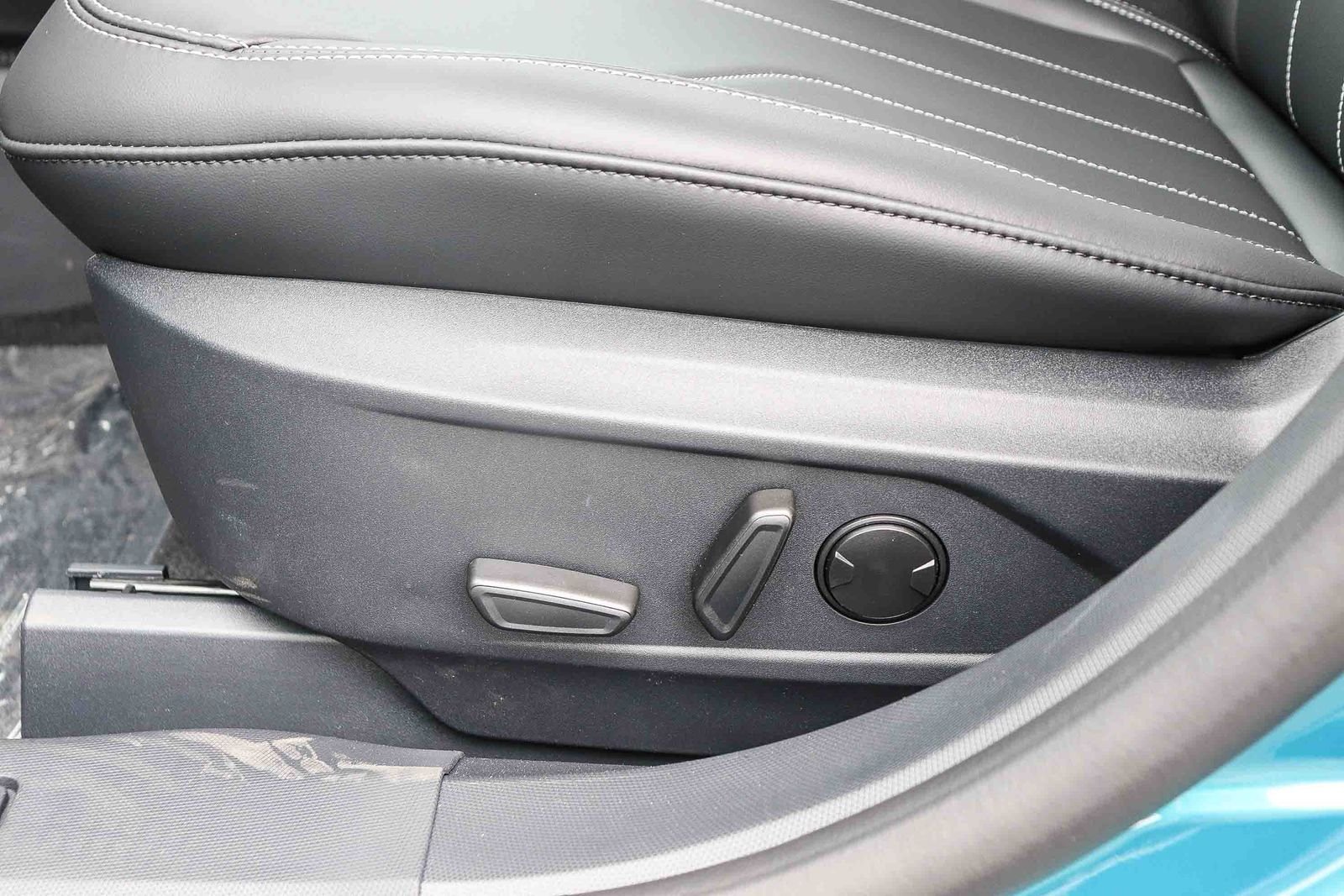 New 2026 Adriatic Blue Metallic Ford Select image 22