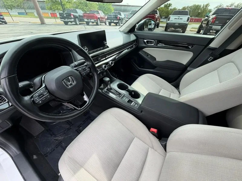 Used 2022 White Honda EX Sedan 4D image 15