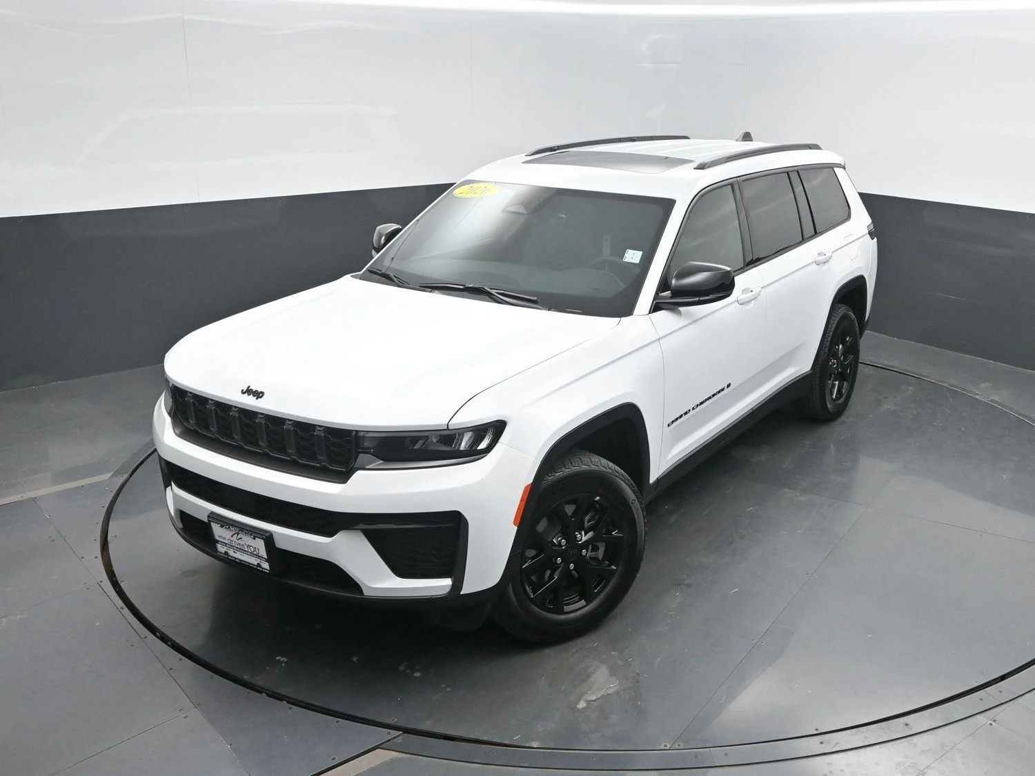 New 2026 Bright White Clear-Coat Exterior Paint Jeep Laredo Altitude image 35