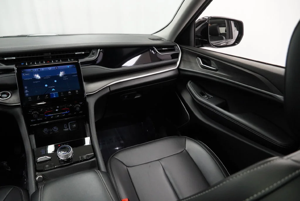 Used 2023  Jeep 4xe image 26
