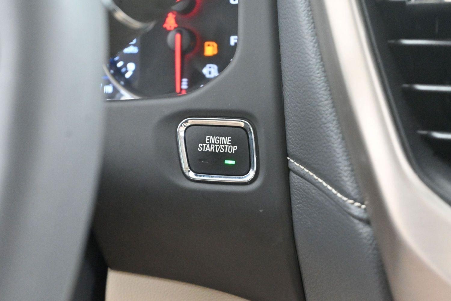 Used 2023 White Frost Tricoat GMC Denali image 30