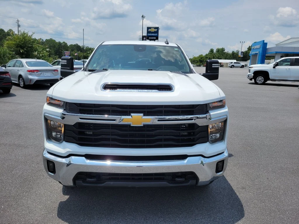 Used 2025 Summit White Chevrolet LT image 9