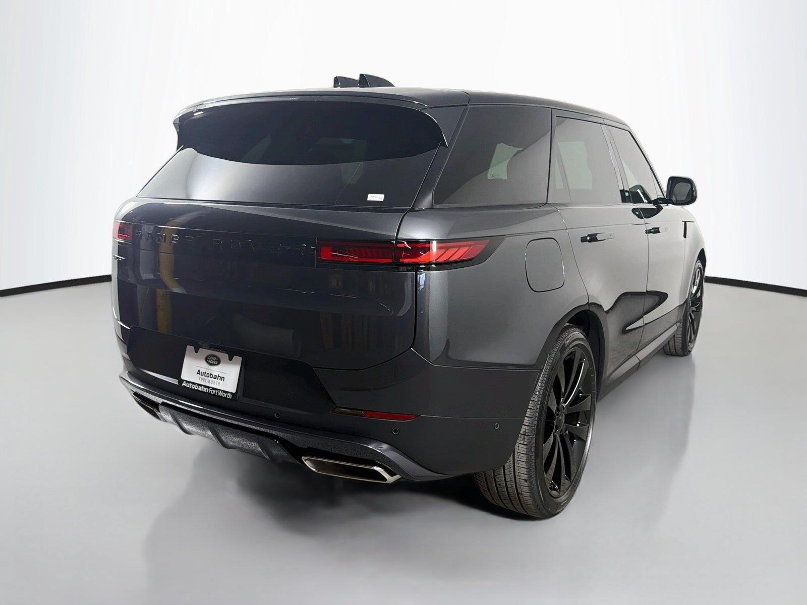 New 2026 Carpathian Grey Land Rover SE image 5