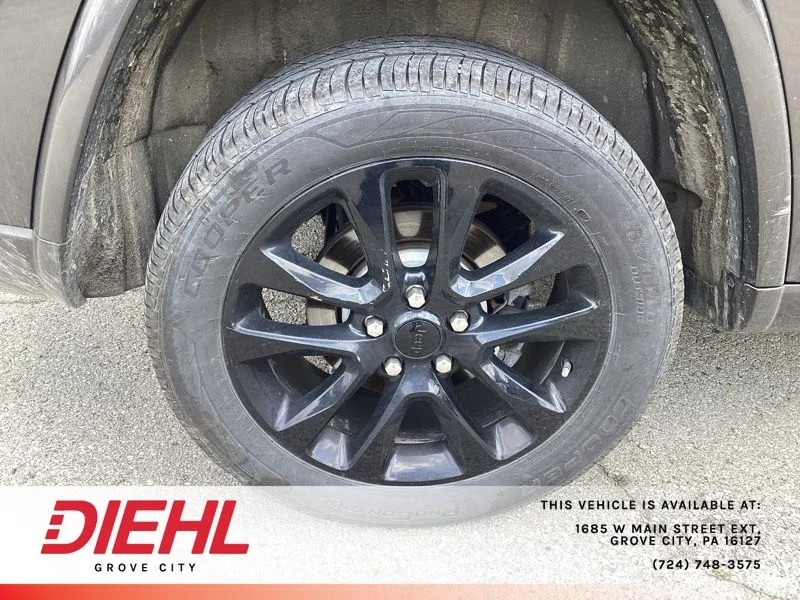 Used 2021 Gray Jeep Laredo X image 9
