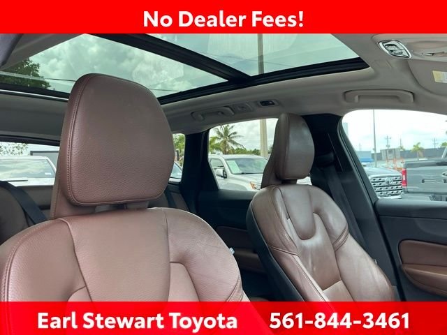 Used 2019 White Volvo T5 Momentum image 41