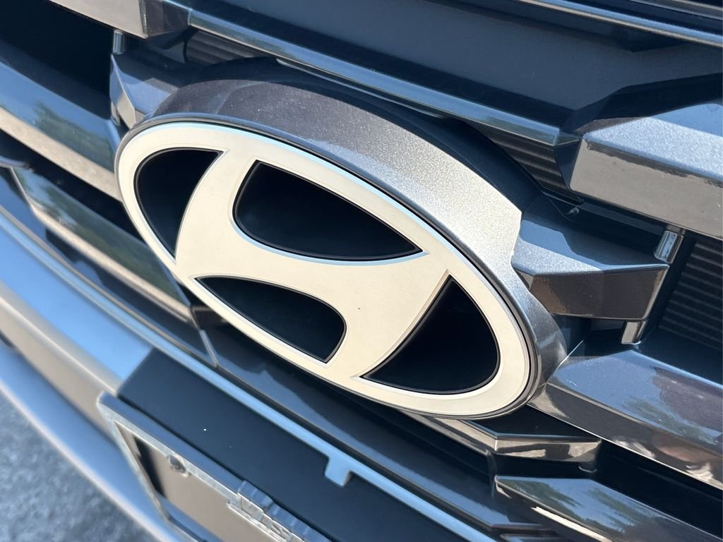 Used 2025 Black Hyundai SEL Convenience image 15