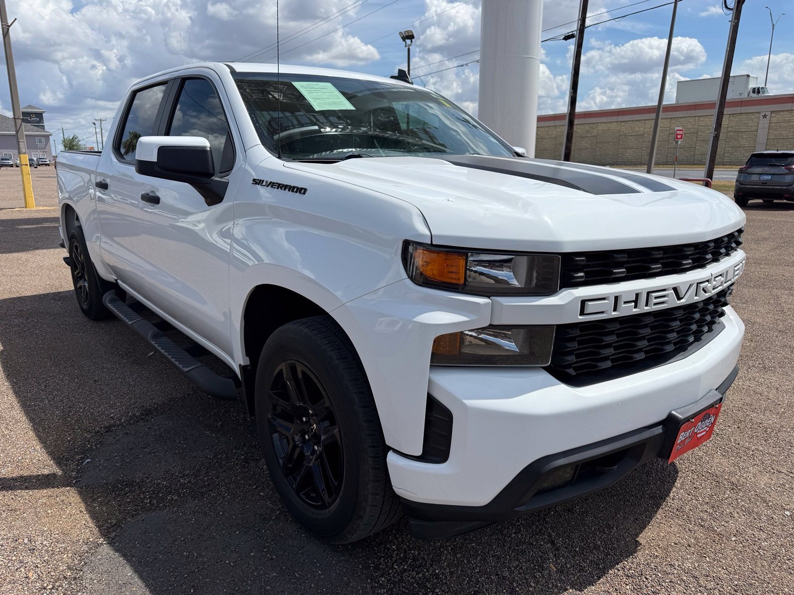 Used 2020 White Chevrolet Custom image 1