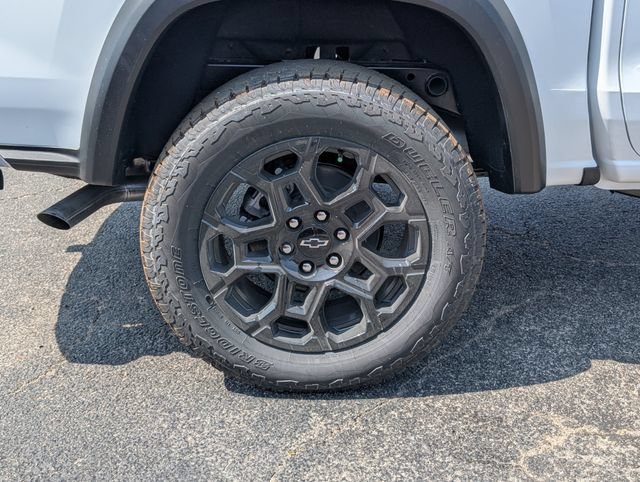 New 2026 Summit White Chevrolet Trail Boss image 3