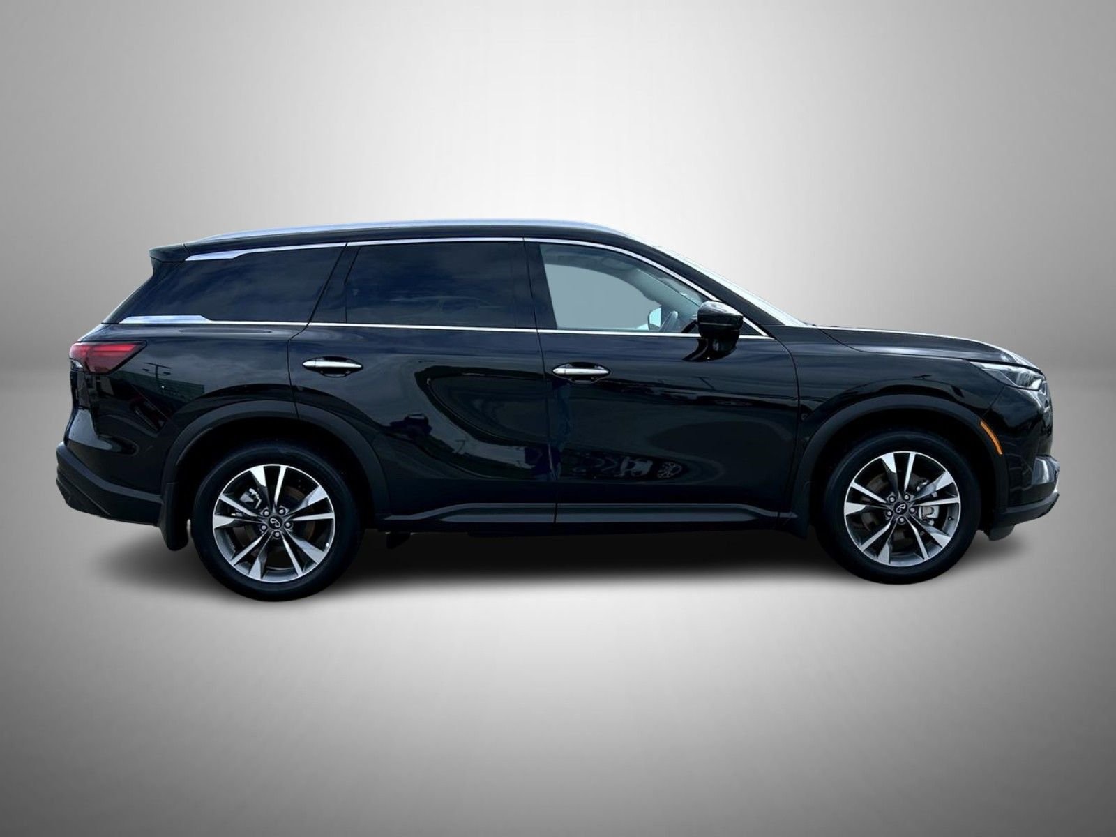 Used 2025 Black INFINITI LUXE image 4