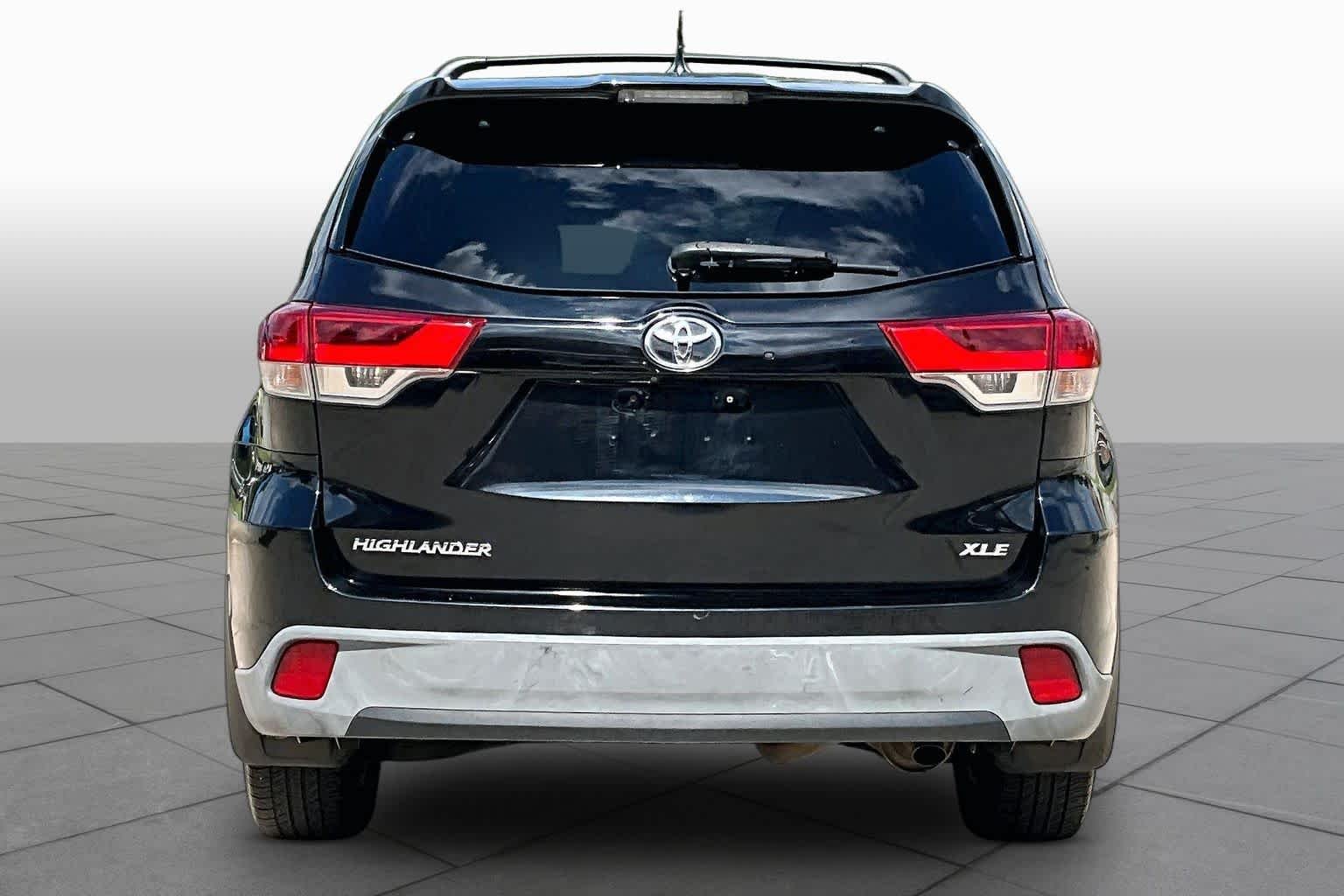 Used 2017 Midnight Black Metallic Toyota XLE image 4