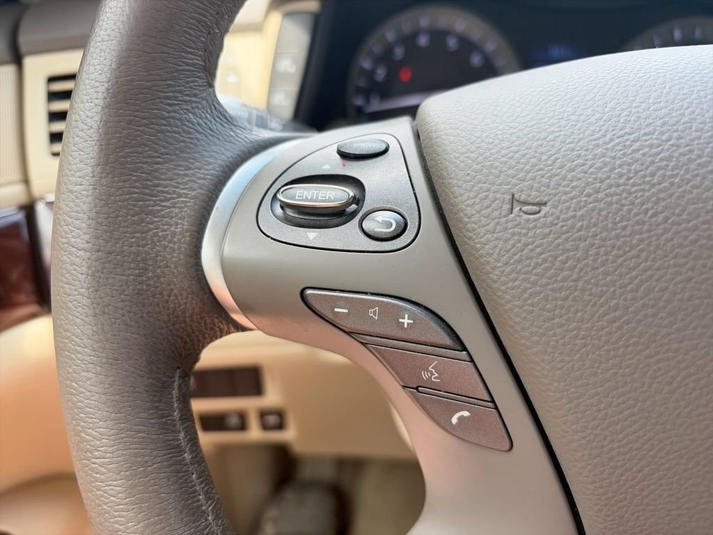 Used 2019 White INFINITI 3.7 image 24