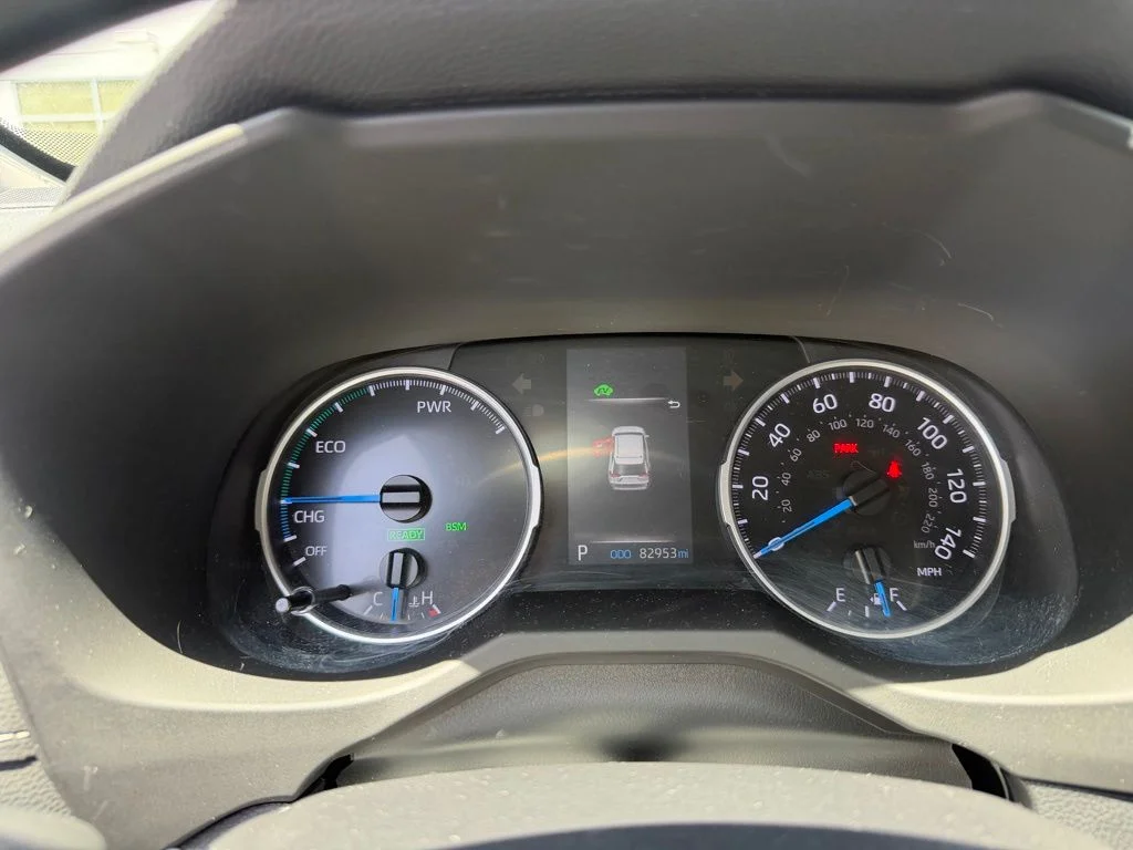 Used 2022 Silver Toyota LE image 21