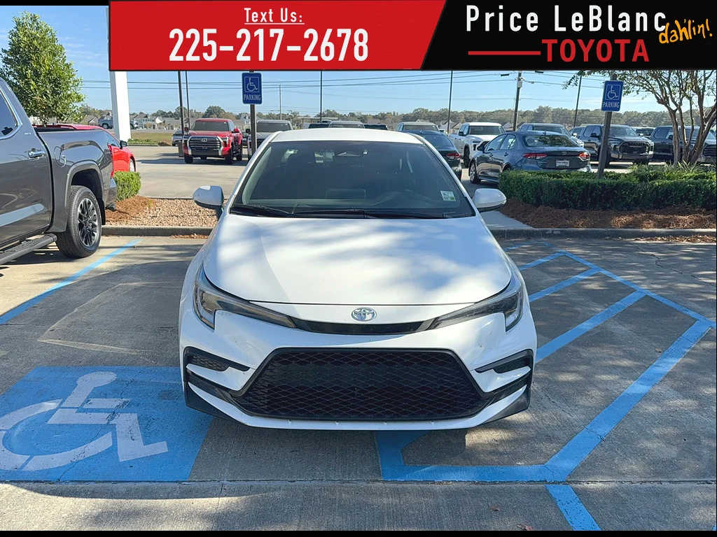 Used 2024 Ice Cap Toyota SE image 1