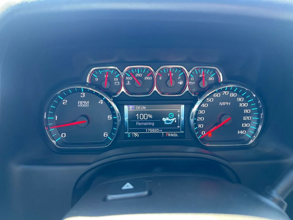 Used 2019 White GMC SLT image 33
